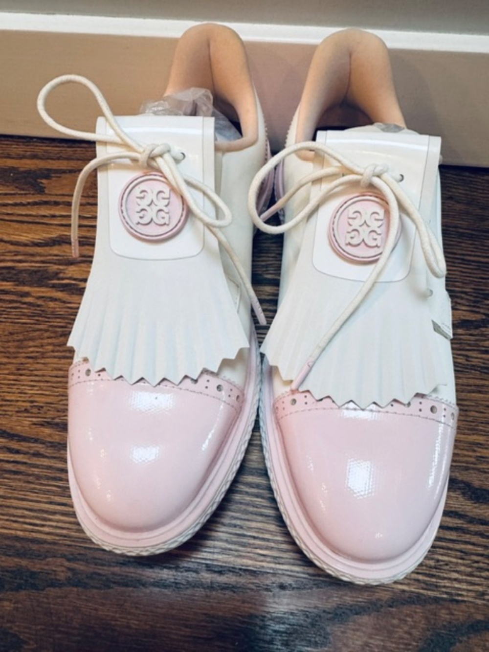 G/Fore Women's Kiltie Golf Shoes. 9.5 - Picture 8 of 8
